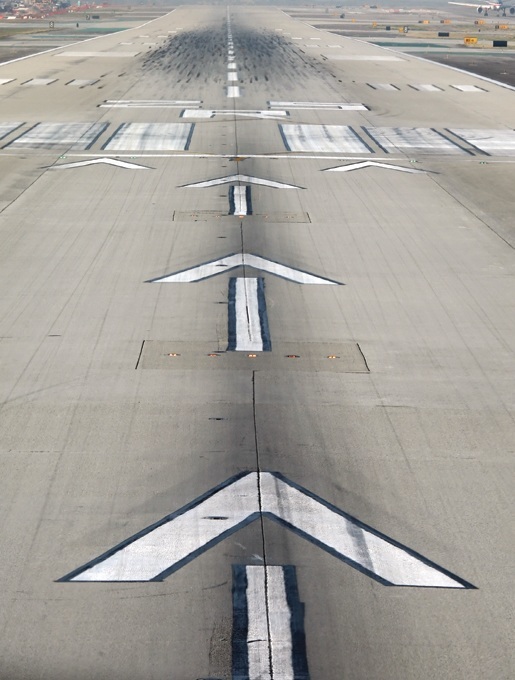 Airport runway concrete durability design